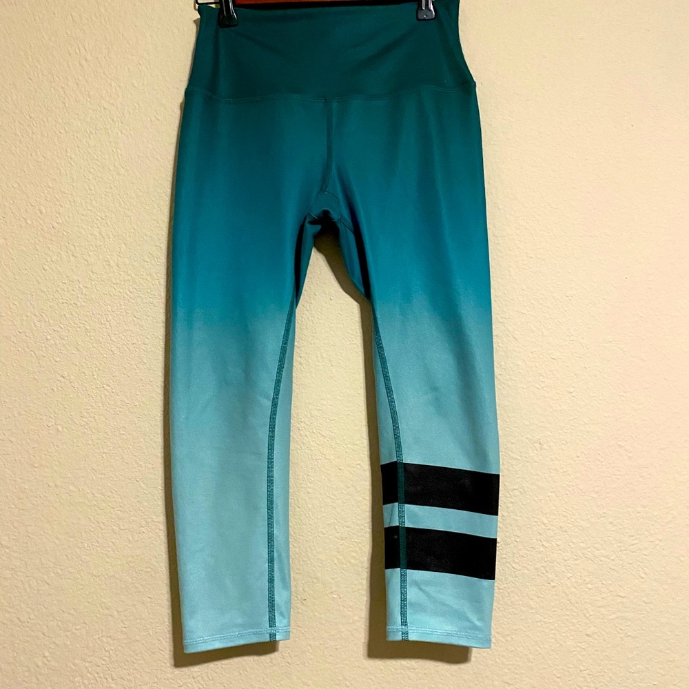 ALO Capris Size Small
